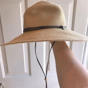 👒Columbia Wide Brim Braided Straw Hat size S/M